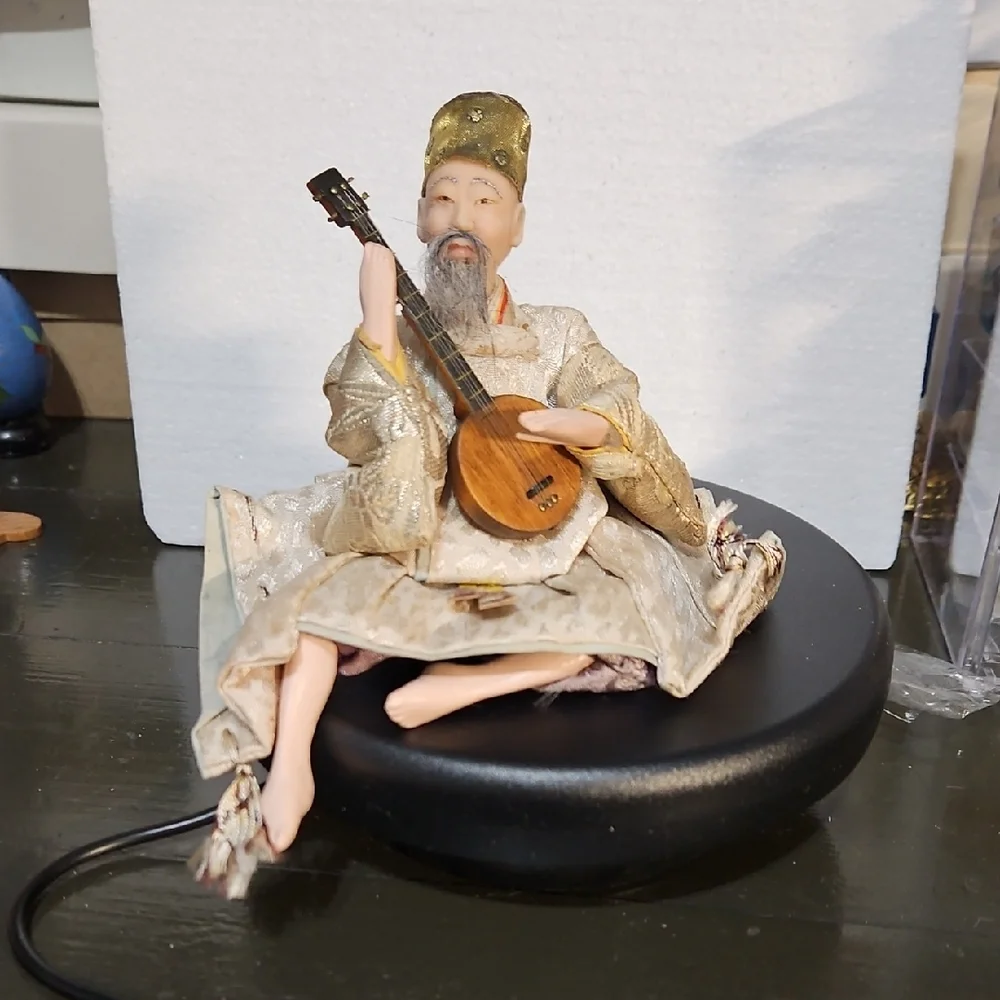 Artisan Dollhouse Miniature Oriental Musician - Picture 1 of 5